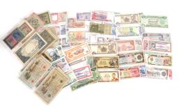 LOTE DE 64 BILLETES EXTRANJEROS