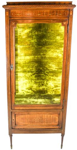 VITRINA DEL PRIMER CUARTO DEL S.XX