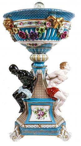 GRAN FUENTE DE SOBREMESA EN PORCELANA CENTROEUROPEA