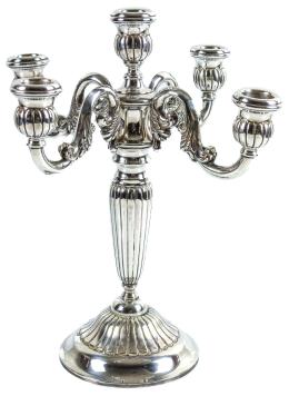 CANDELABRO EN PLATA DE MEDIADOS DEL S.XX
