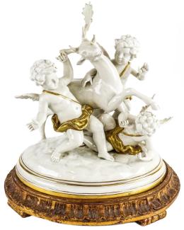 FIGURA EN PORCELANA DE MEDIADOS DEL S.XX