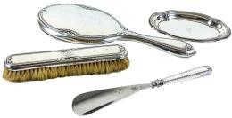 CONJUNTO DE CUATRO PIEZAS DE TOCADOR EN PLATA