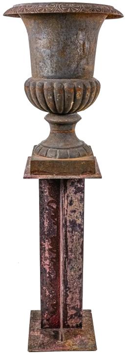 COPA DE HIERRO ESTILO MEDICI SOBRE PEDESTAL
