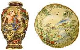 CENTRO EN CERÁMICA Y JARRÓN DE PORCELANA JAPONESA