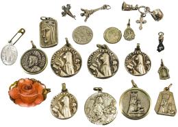 LOTE DE MEDALLITAS Y COLGANTES