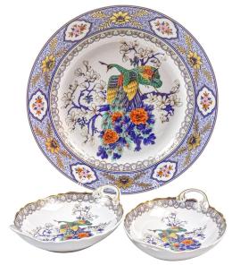 PLATO Y DOS PEQUEÑAS FUENTES EN PORCELANA "KAISER"