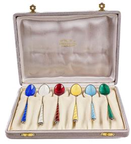 CONJUNTO DE CUCHARITAS EN PLATA DANESA ESMALTADA