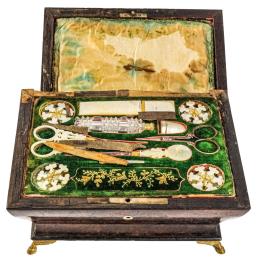 CAJA COSTURERO DE MEDIADOS DE SIGLO XIX