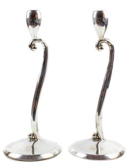 PAREJA DE CANDELEROS DE PLATA ÚLTIMO CUARTO DEL S.XX