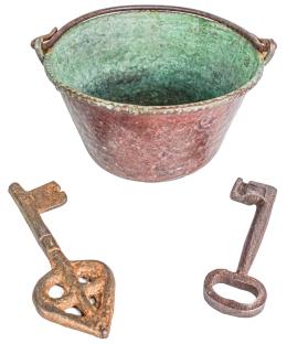 CALDERO Y DOS LLAVES