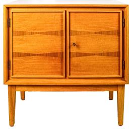 PEQUEÑO MUEBLE DE ESTILO NÓRDICO AÑOS 60