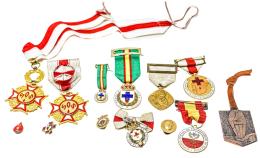 LOTE DE MEDALLAS E INSIGNIAS DEL S.XX