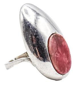 ANILLO CON RAÍZ DE RUBÍ