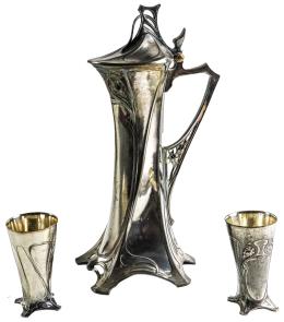 JARRA Y PAREJA DE VASOS "JUGENDSTIL" DE PRINCIPIOS DEL S.XX