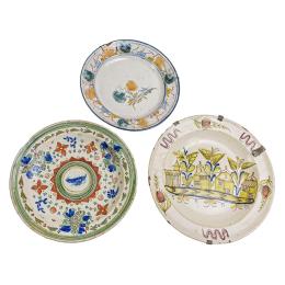 TRES PLATOS DE CERÁMICA VALENCIANA FINALES SIGLO XIX
