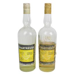 DOS BOTELLAS DE CHARTREUSE ETIQUETA AMARILLA