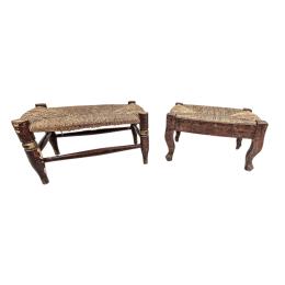 PAREJA DE PEQUEÑAS BANQUETAS DEL PRIMER CUARTO DE SIGLO XX