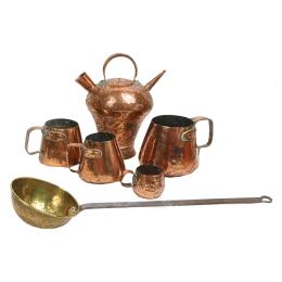 CONJUNTO DE UTENSILIOS DE COBRE Y LATÓN, DEL S.XIX