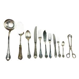 CONJUNTO DE CUBIERTOS DE PLATA DE MEDIADOS DE S. XX