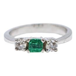 ANILLO CON ESMERALDA Y DIAMANTES