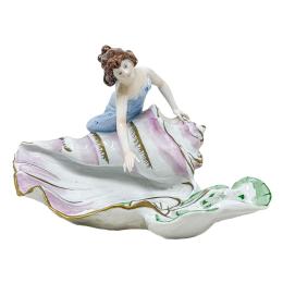FIGURA EN PPRCELANA DE MEDIADOS DEL S.XX