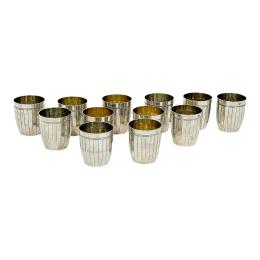 COLECCIÓN DE 12 PEQUEÑOS VASOS DE PLATA AÑOS 30