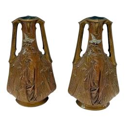PAREJA DE JARRONES MODERNISTAS CIRCA 1900