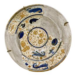 PLATO DE CERÁMICA DE REFLEJOS Y AZUL DEL SIGLO XV