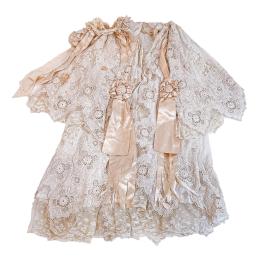 VESTIDO DE ACRISTIANAR DEL PRIMER TERCIO S.XX