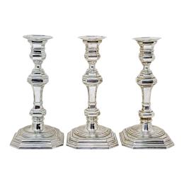 TRES CANDELEROS EN PLATA DEL ÚLTIMO CUARTO DEL S.XX