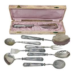 CONJUNTO DE PIEZAS DE SERVICIO Y CALZADOR DE PRINCIPIOS S.XX