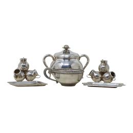 CONJUNTO DE PIEZAS EN PLATA DE MEDIADOS S.XX