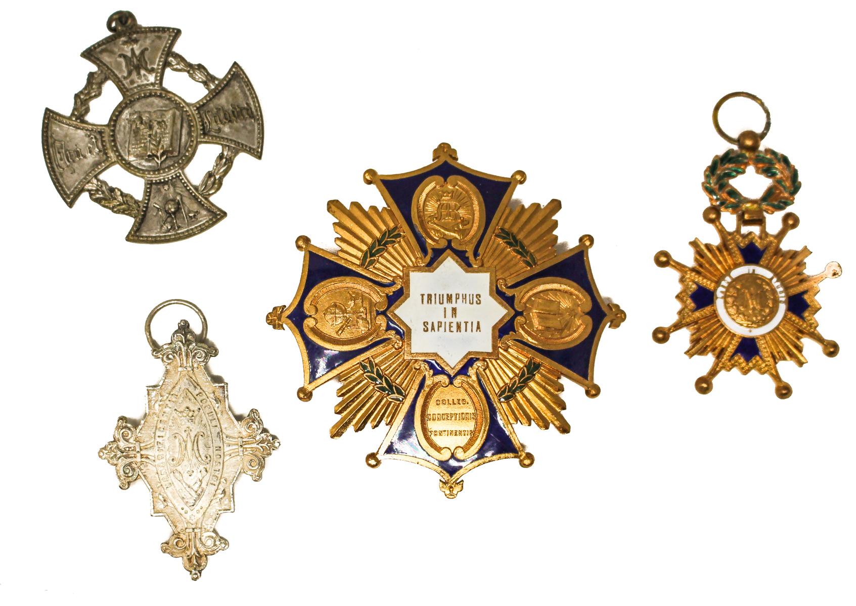 COLECCIÓN DE MEDALLAS E INSIGNIAS DE PPS. DEL S.XX