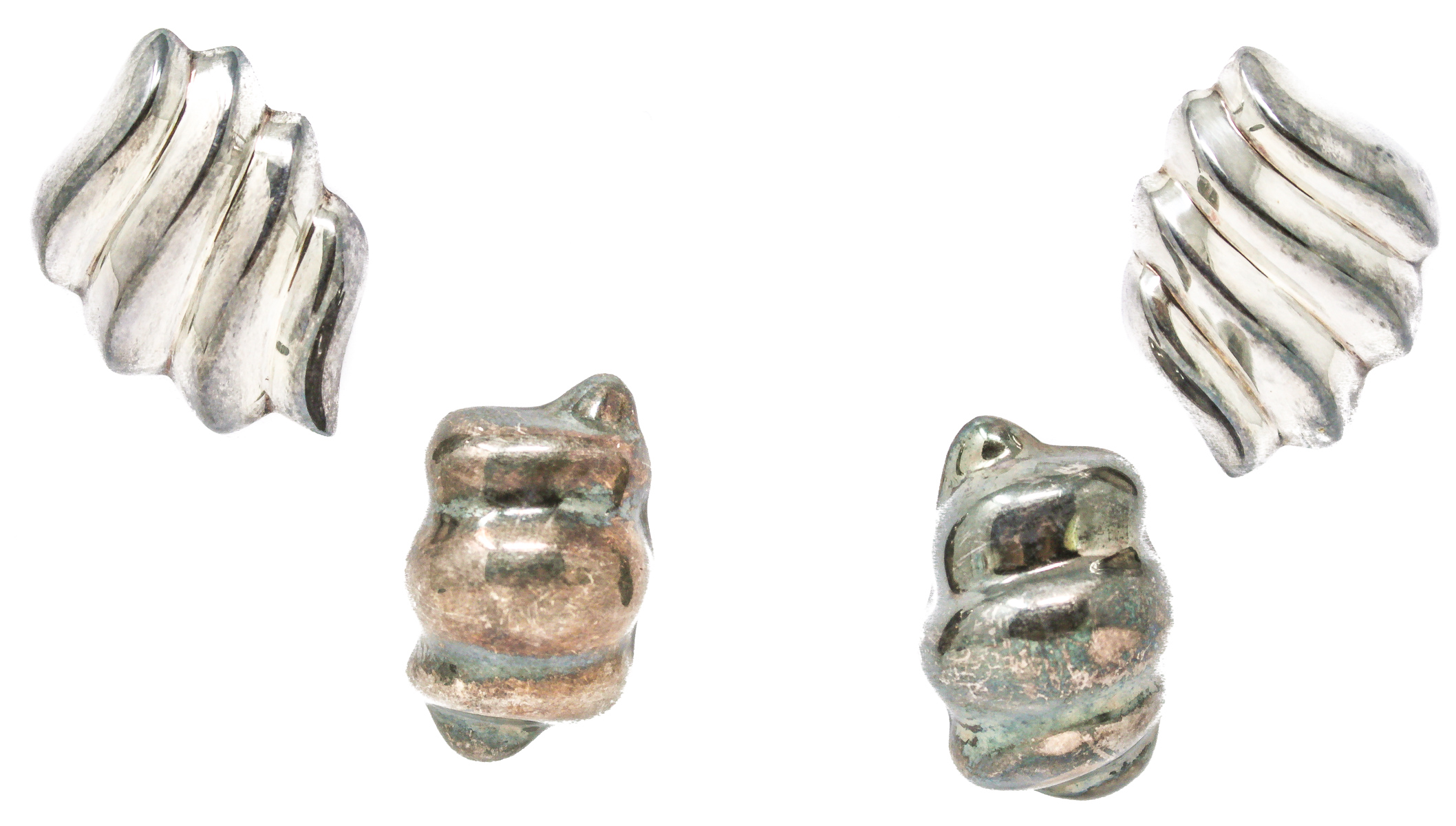 DOS PARES DE PENDIENTES DE PLATA