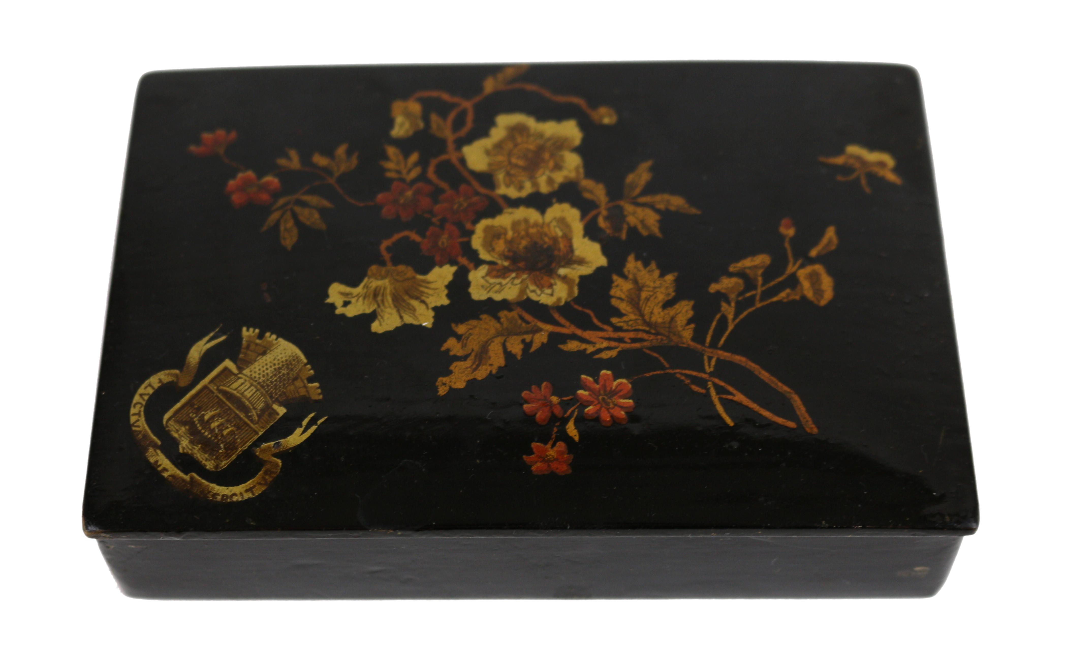 CAJA LACADA CON DECORACIÓN FLORAL