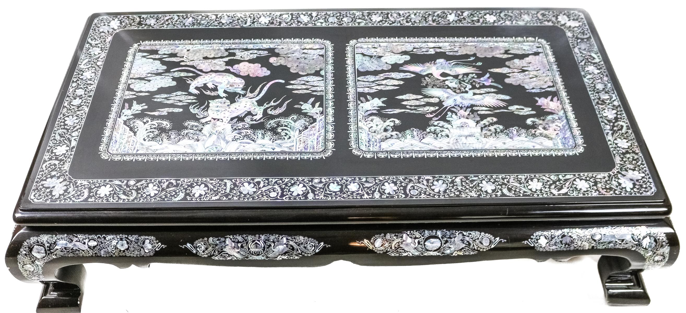 MESA DE CENTRO ORIENTAL DEL ÚLTIMO TERCIO S.XX