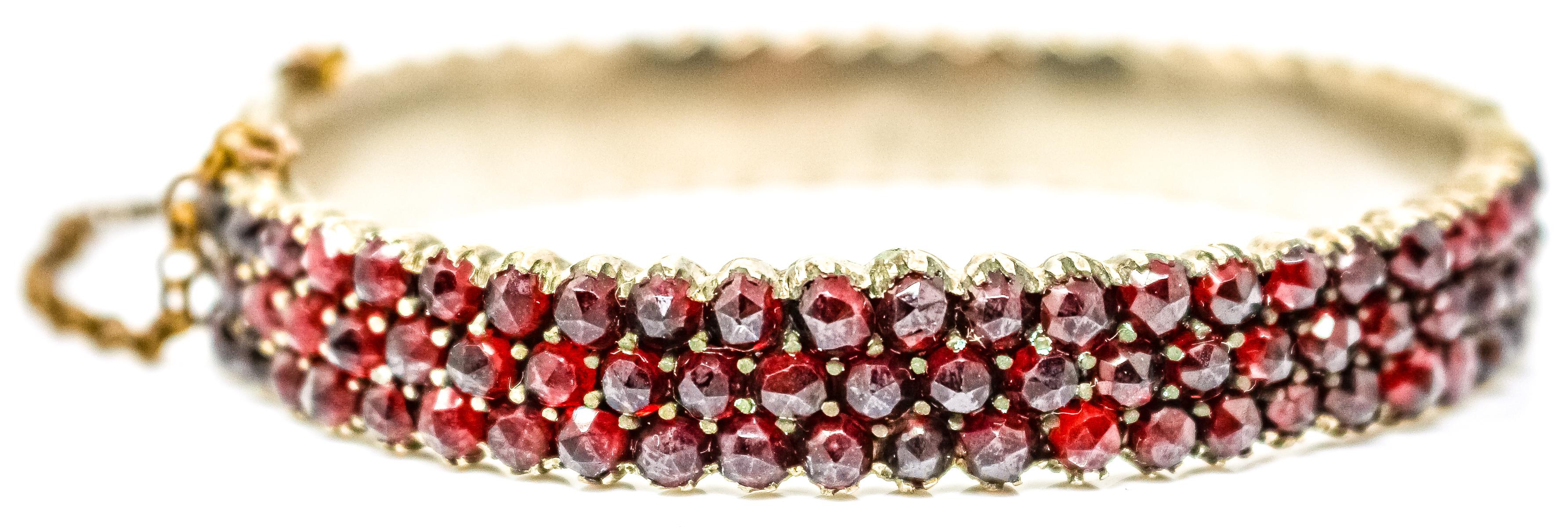 PULSERA CON GRANATES DE MEDIADOS S.XX