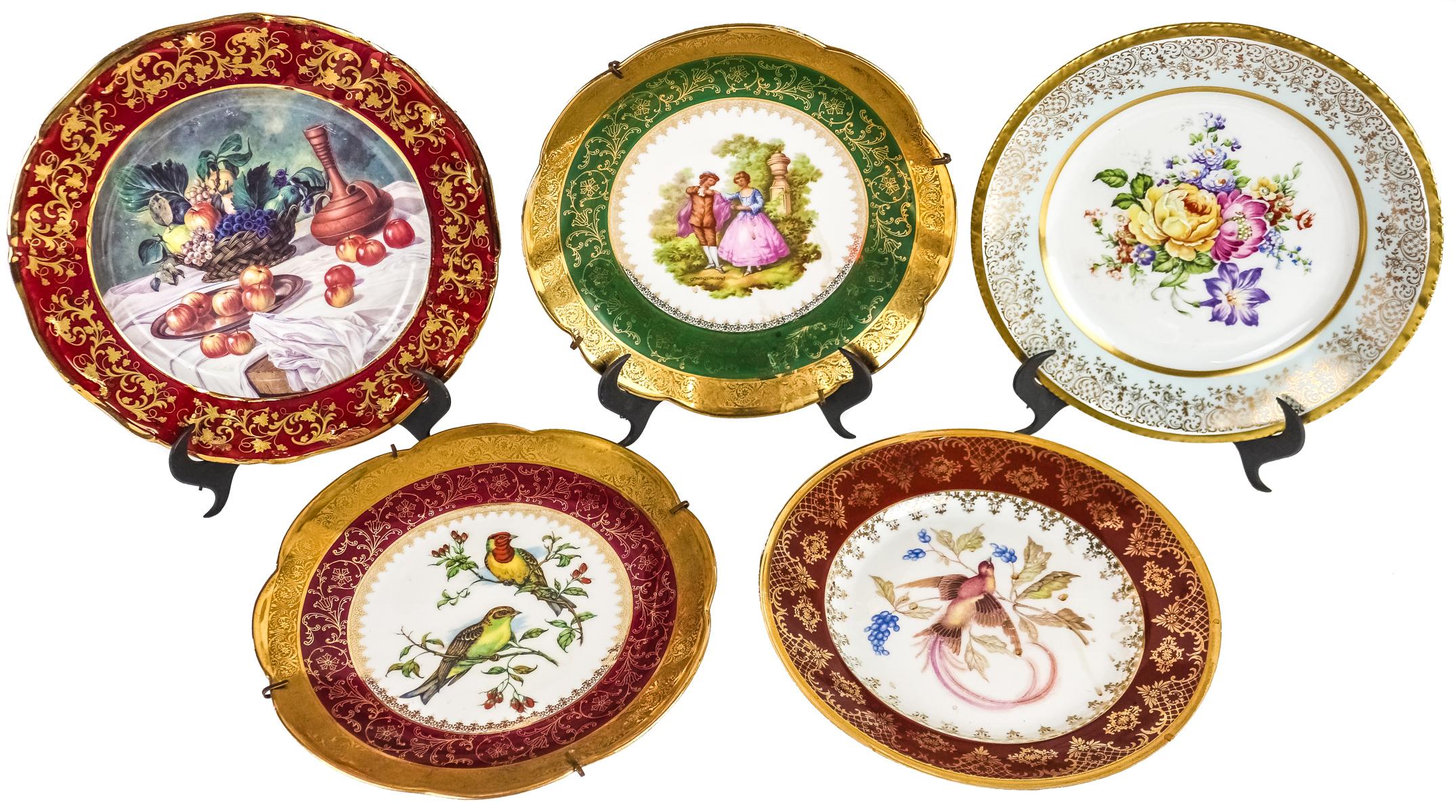 CONJUNTO DE CINCO PLATOS EN PORCELANA DE MEDIADOS DEL S.XX