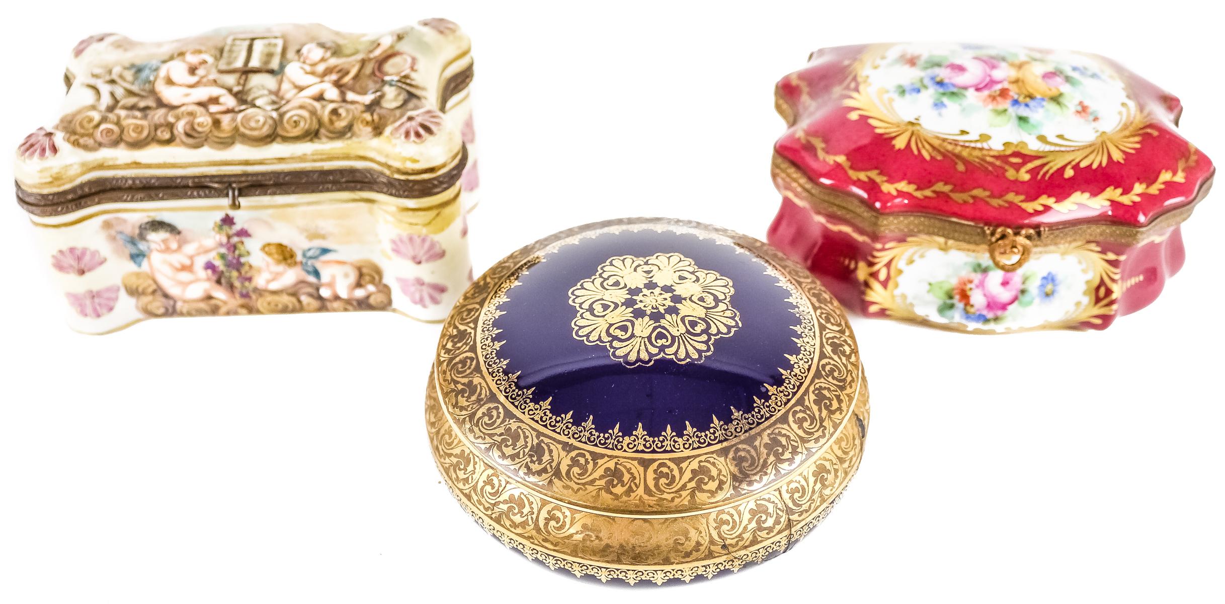 LOTE DE TRES CAJAS DE PORCELANA