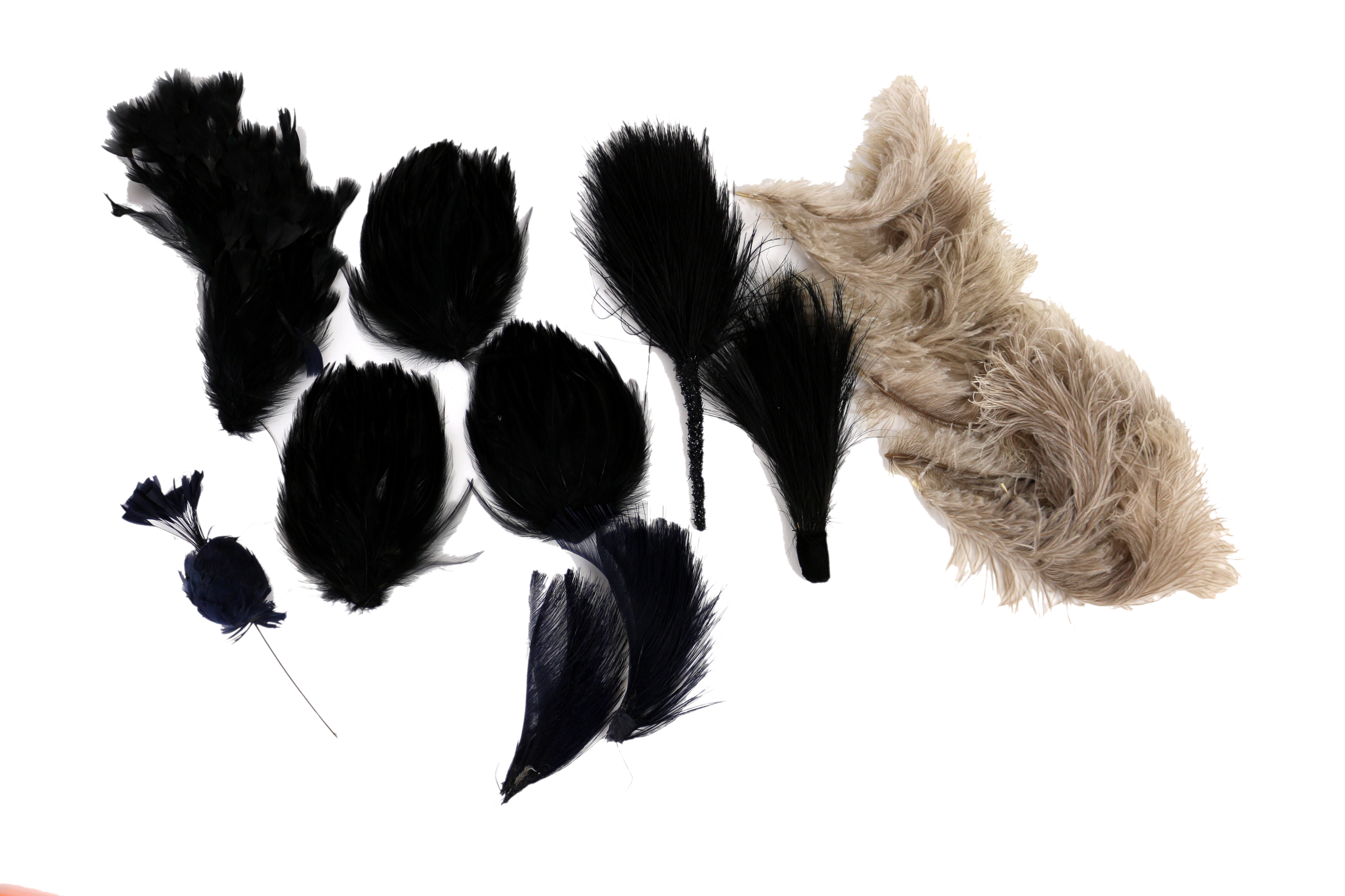 GRAN LOTE DE PLUMAS PARA TOCADO DEL PRIMER TERCIO S.XX