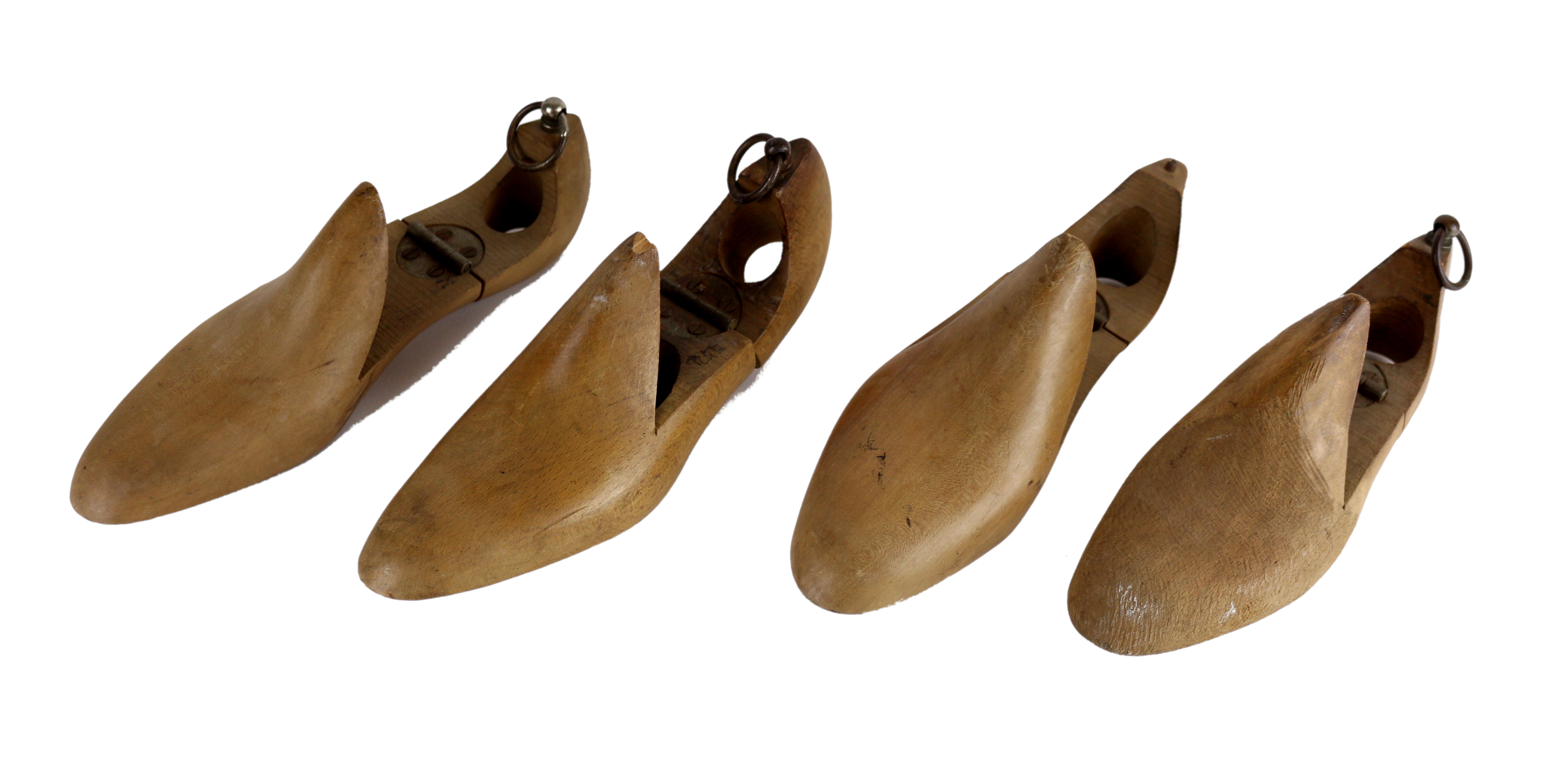 CUATRO ORMAS PARA ZAPATOS DE MEDIADOS DLE S.XX