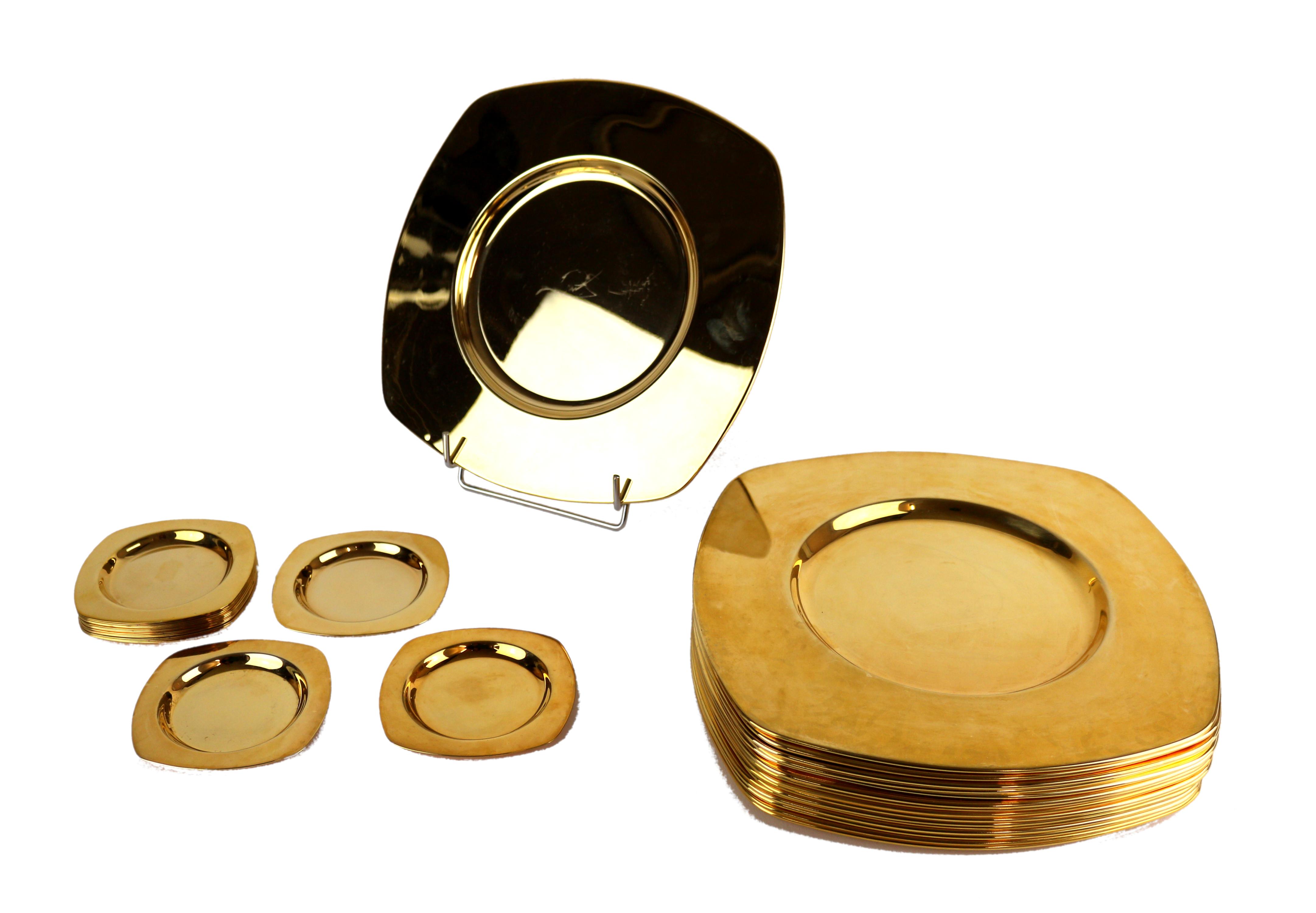 CONJUNTO DE PLATOS DE RESPETO Y PLATOS DE PAN EN METAL