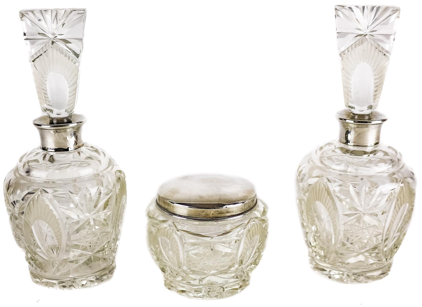 TRES PIEZAS DE TOCADOR EN CRISTAL Y PLATA SEGUNDA MITAD S.XX