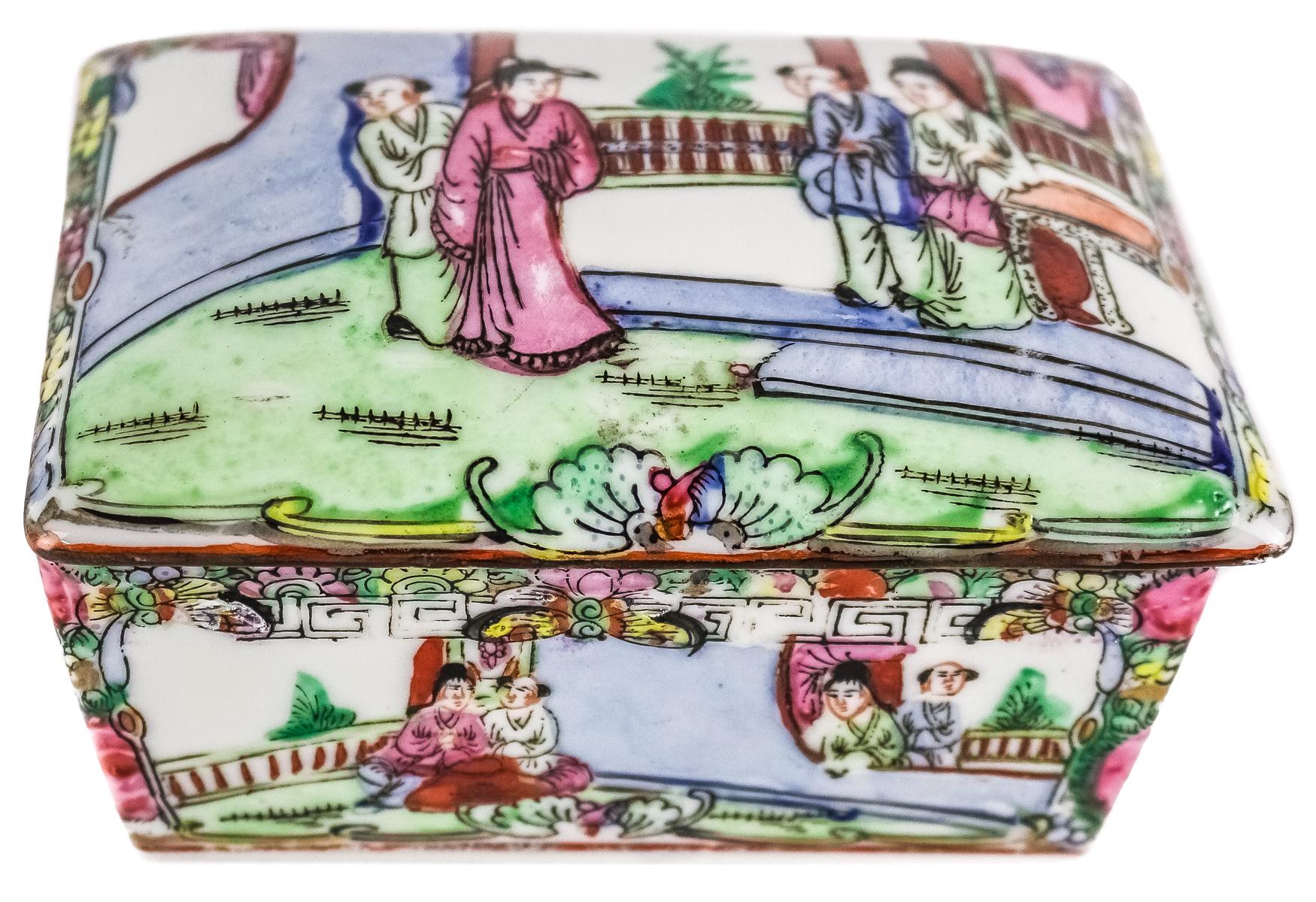 PEQUEÑA CAJA CHINA EN PORCELANA DE CANTON ÚLTIMO CUARTO S.XX