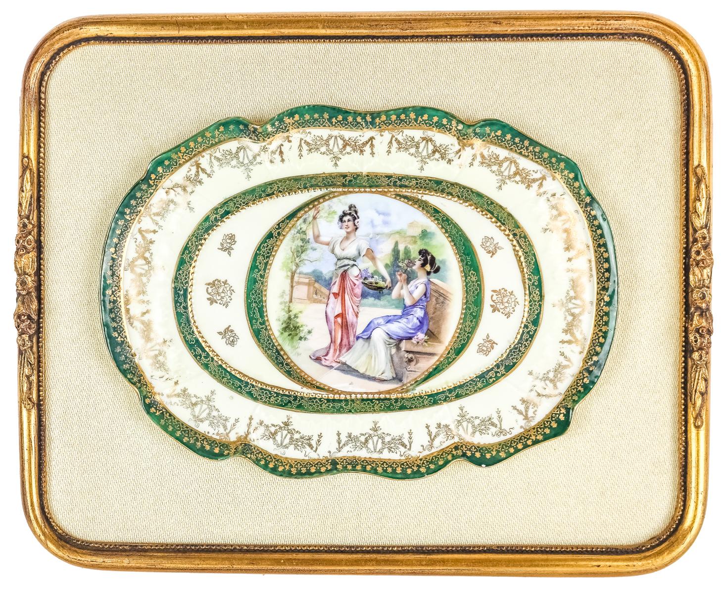 PEQUEÑO CENTRO EN PORCELANA DEL PRIMER CUARTO DEL S.XX
