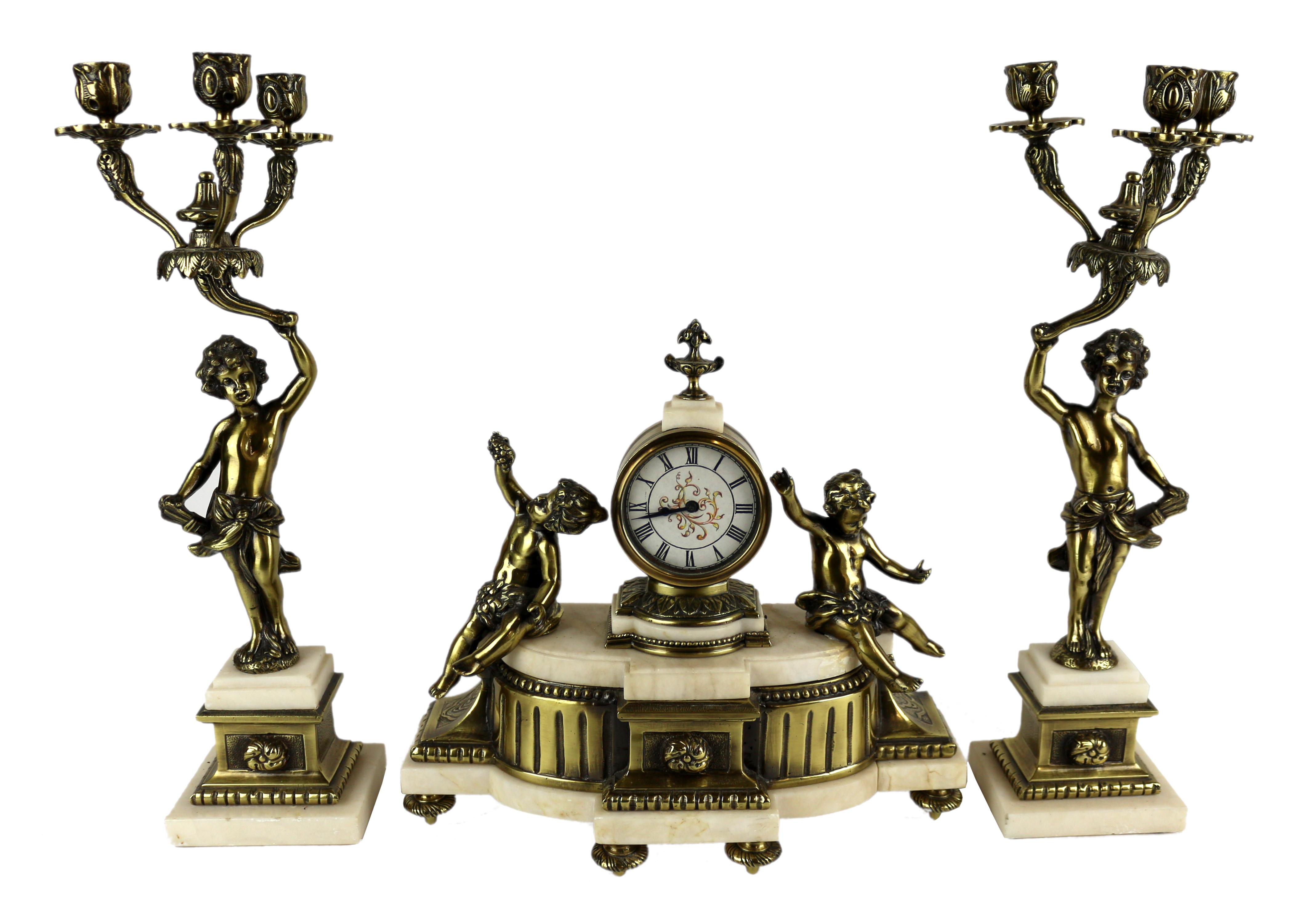 RELOJ CON GUARNICIÓN  DE MEDIADOS DEL SIGLO XX