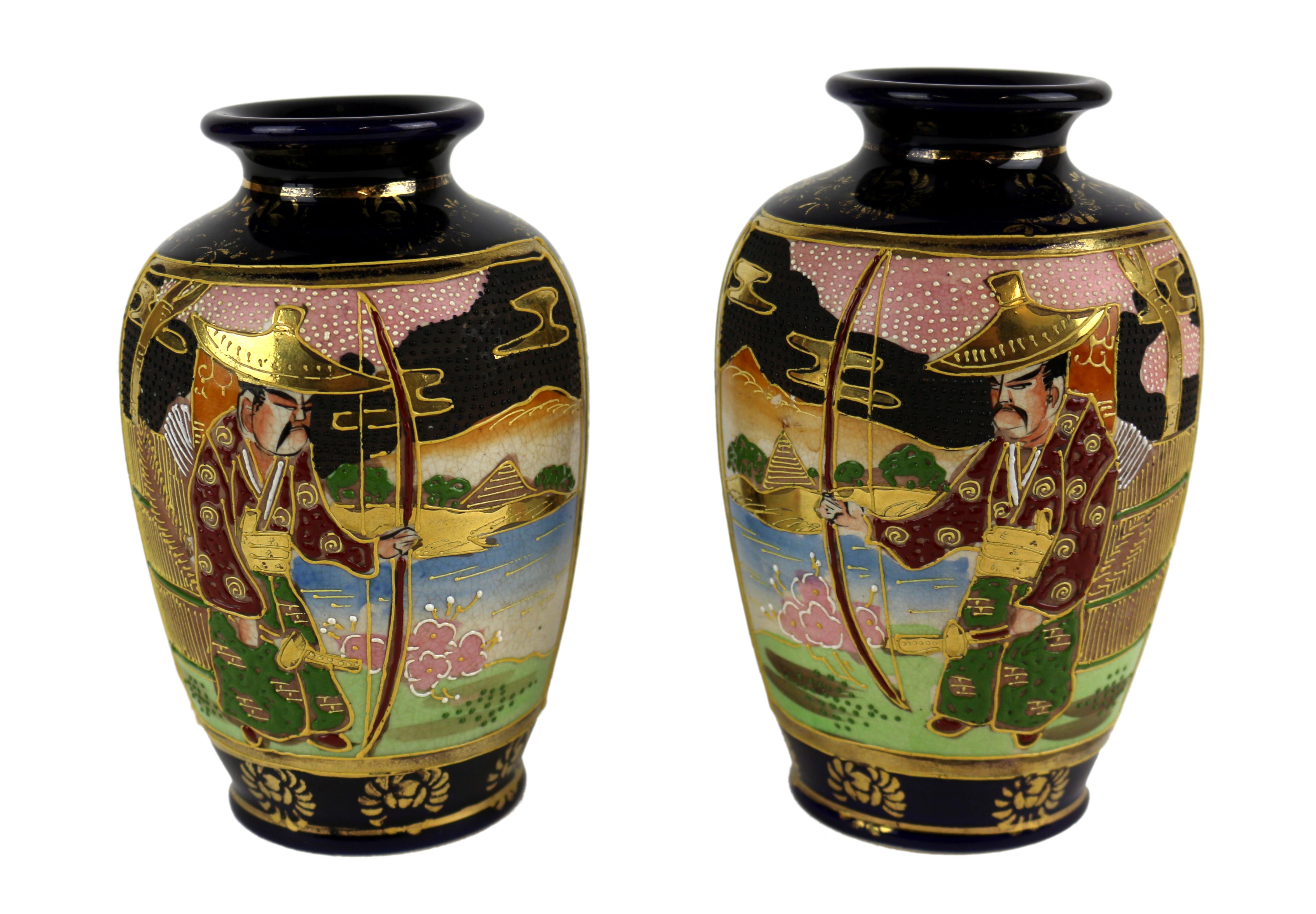 PAREJA DE PEQUEÑOS JARRONES JAPONESES SEGUNDO  CUARTO S.XX