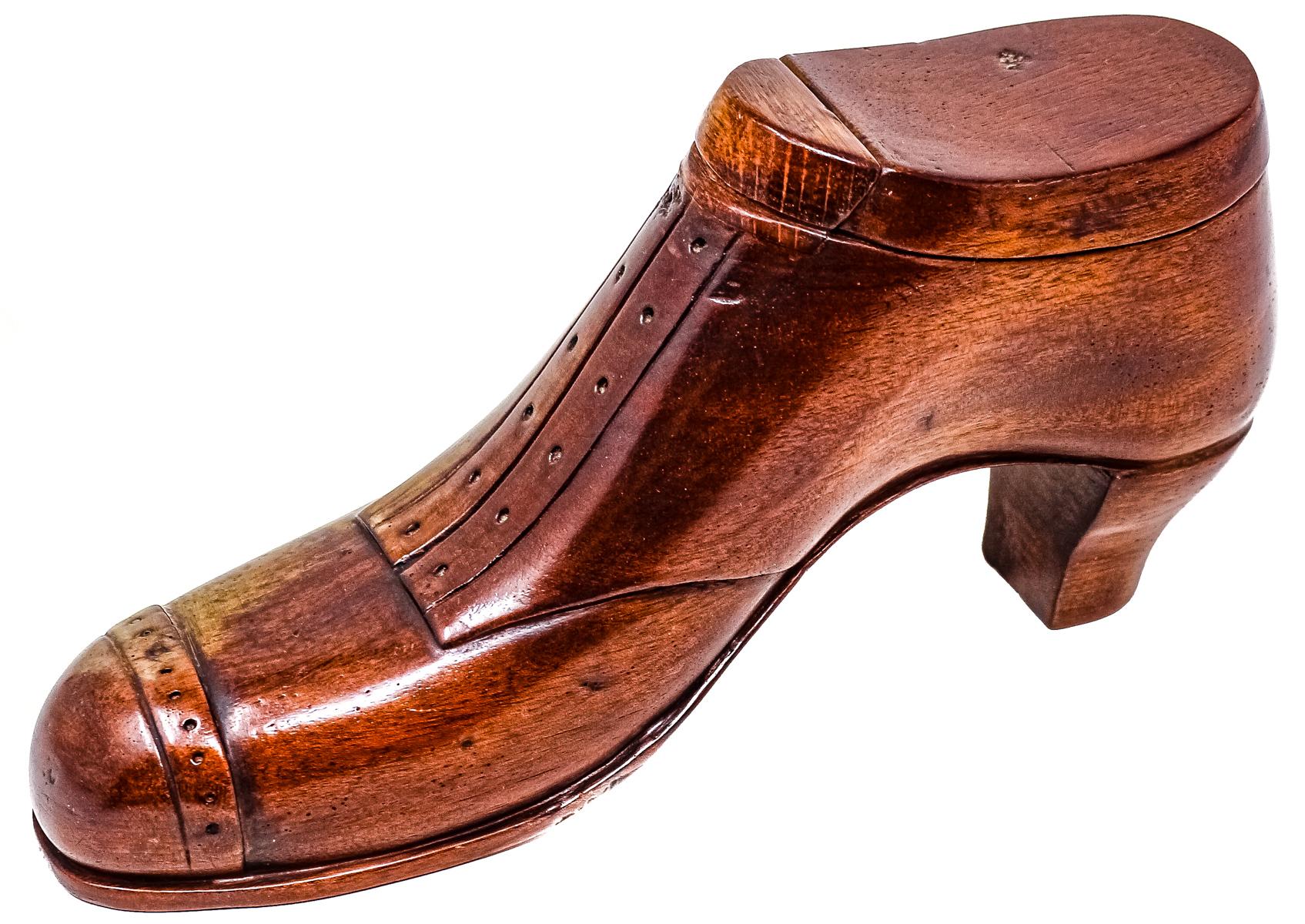 DECORATIVO ZAPATO TALLADO EN MADERA DE MEDIADOS DEL S.XX