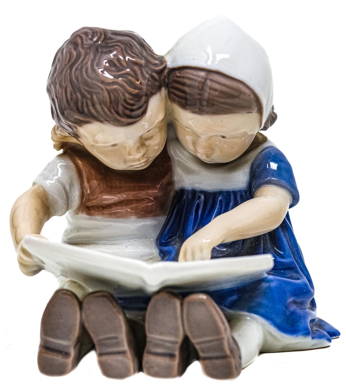 FIGURA EN PORCELANA "ROYAL COPENHAGEN"
