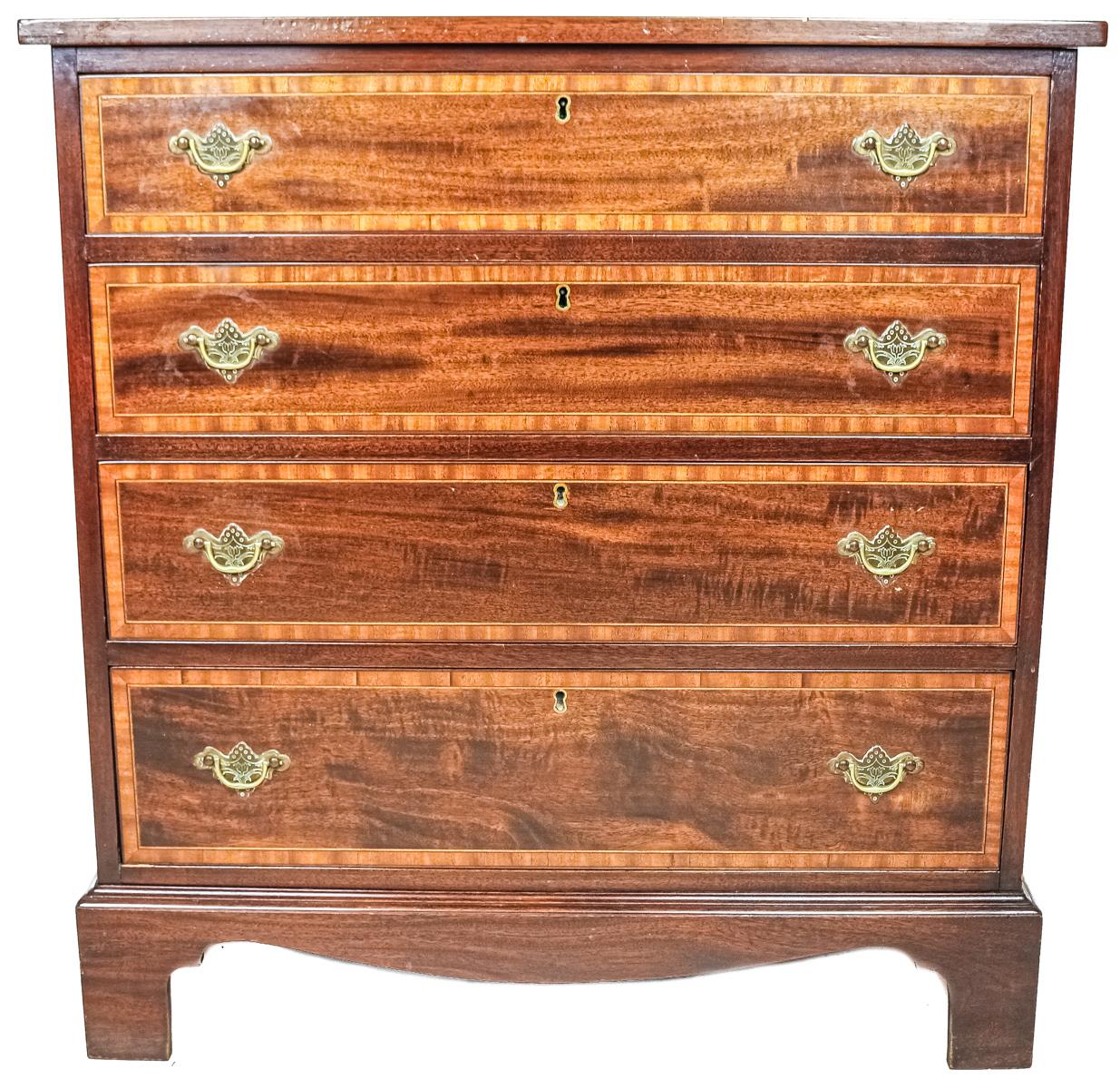 PEQUEÑA CÓMODA DE ESTILO  EDUARDIANO SEGUNDA MITAD S.XX